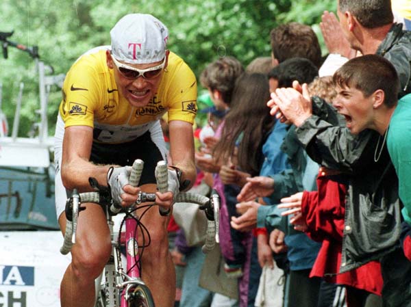ROT // Vorne Jan Ullrich (Team Telekom) in Gelb - Gelbes Trikot - Fans - Zuschauer - Tour de France 1997 - Copyright by H. A. ROTH-FOTO - 50259 PULHEIM - Telefon 02238-962790 - www.Roth-Foto.de